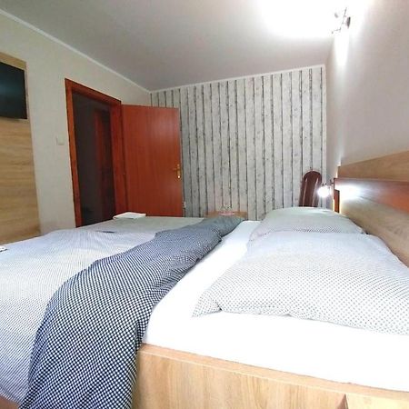 Pod Hradom Restaurant & Pension Topoľčany Eksteriør bilde