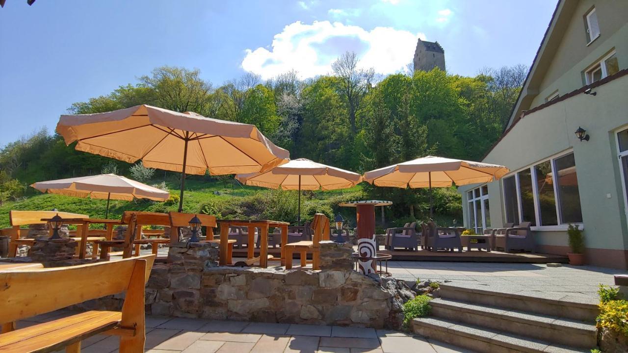 Pod Hradom Restaurant & Pension Topoľčany Eksteriør bilde