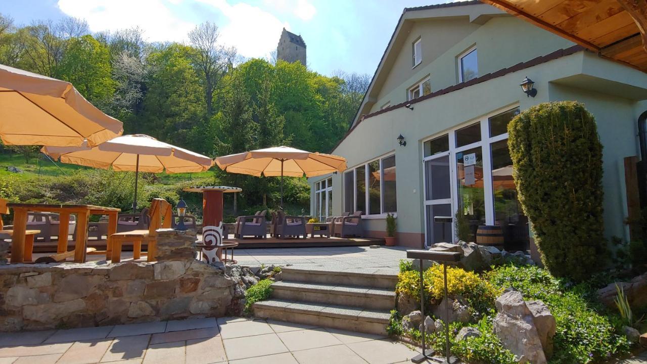 Pod Hradom Restaurant & Pension Topoľčany Eksteriør bilde