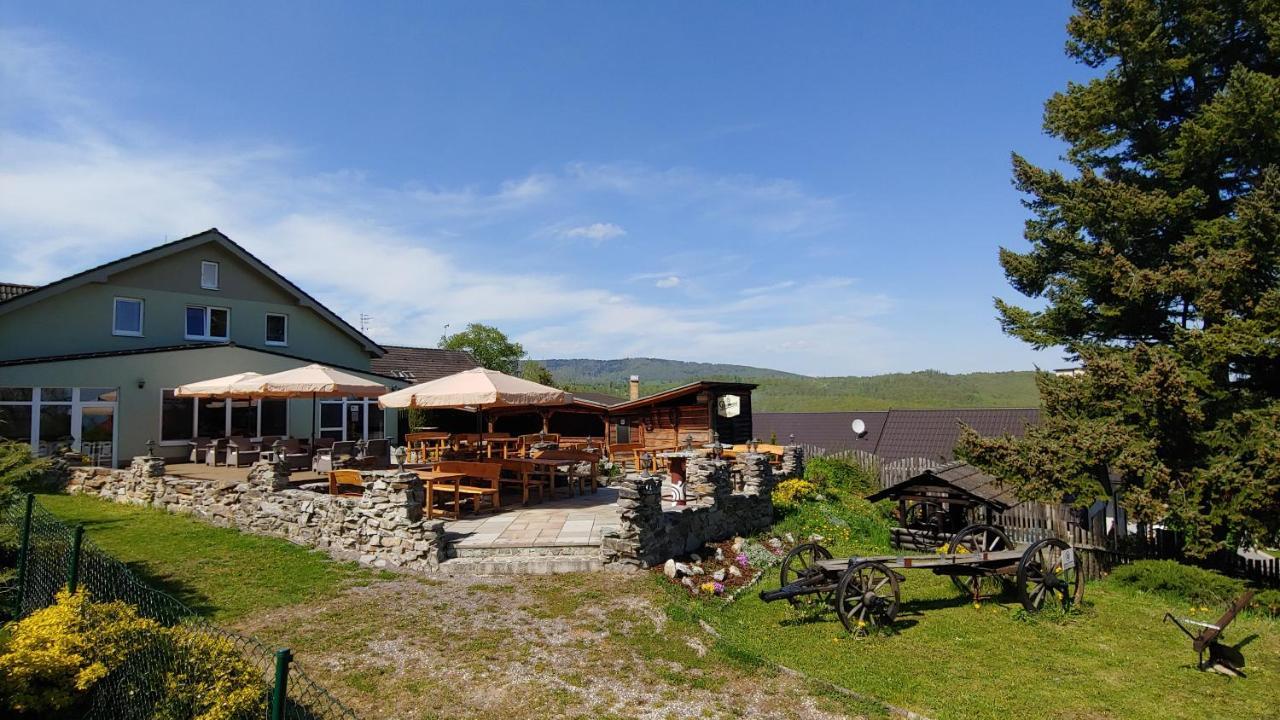 Pod Hradom Restaurant & Pension Topoľčany Eksteriør bilde