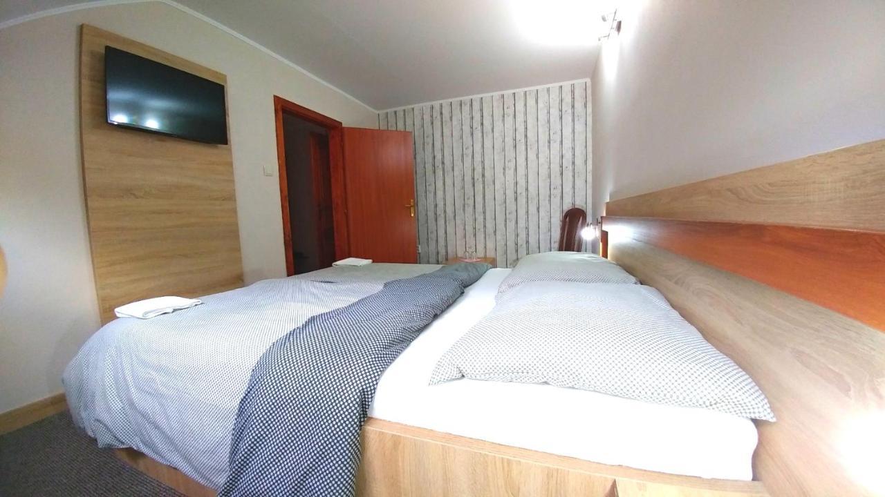 Pod Hradom Restaurant & Pension Topoľčany Eksteriør bilde