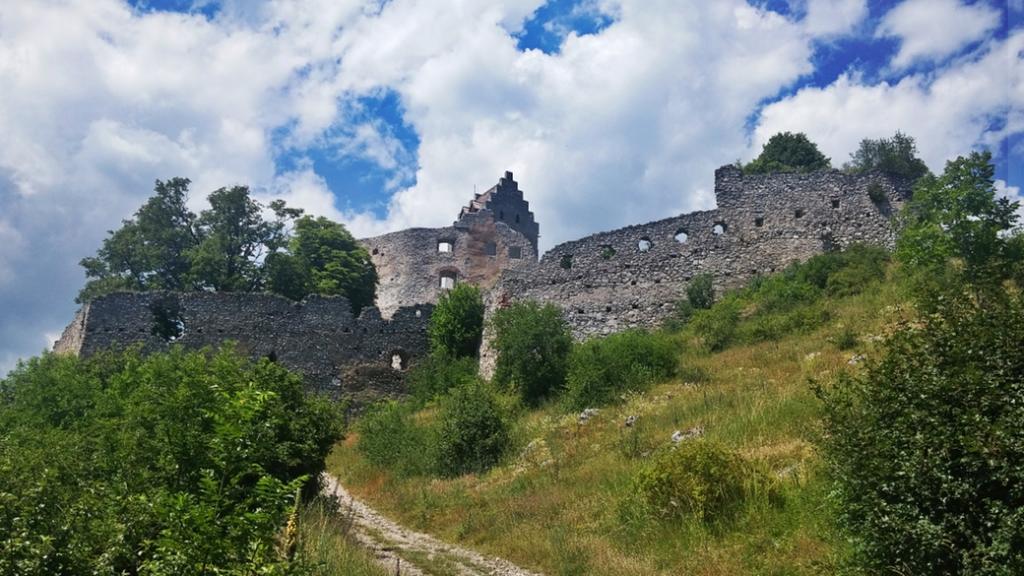 Pod Hradom Restaurant & Pension Topoľčany Eksteriør bilde