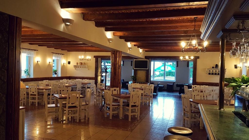 Pod Hradom Restaurant & Pension Topoľčany Eksteriør bilde