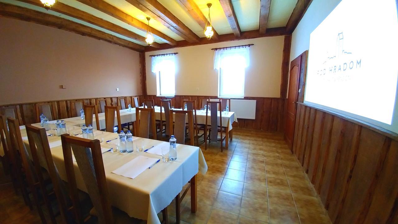 Pod Hradom Restaurant & Pension Topoľčany Eksteriør bilde