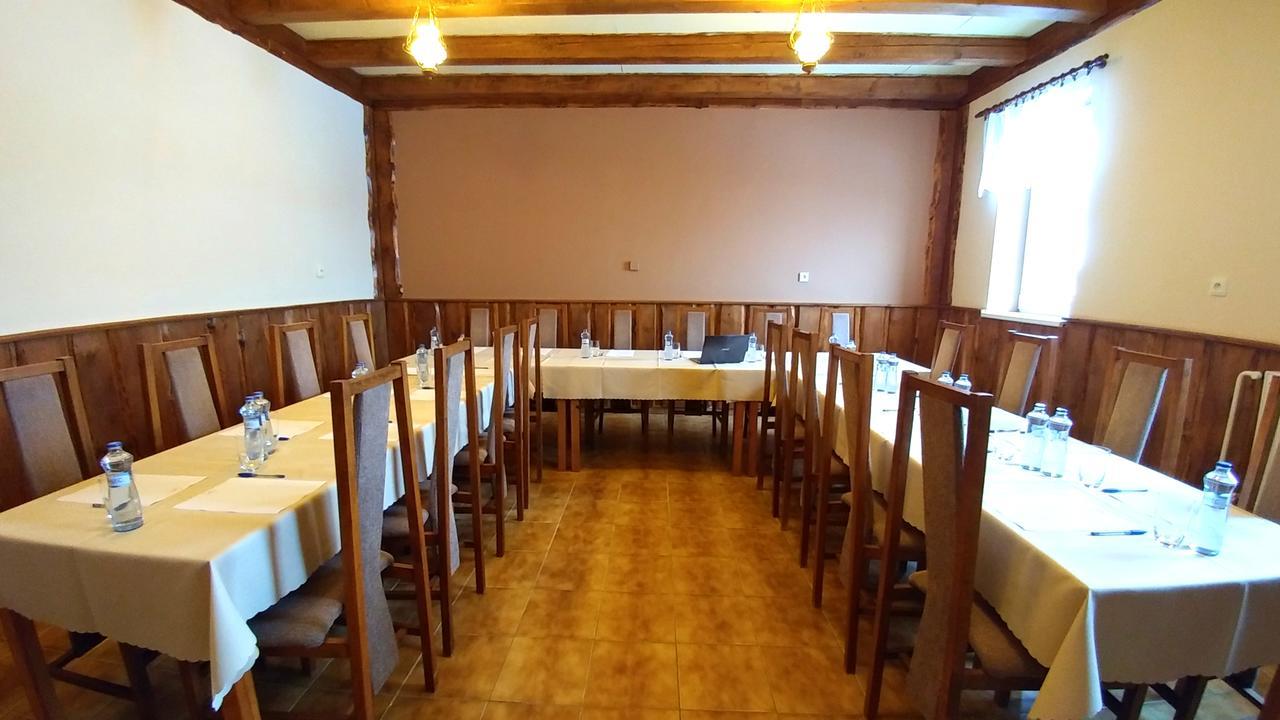 Pod Hradom Restaurant & Pension Topoľčany Eksteriør bilde