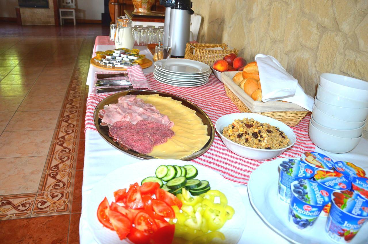 Pod Hradom Restaurant & Pension Topoľčany Eksteriør bilde